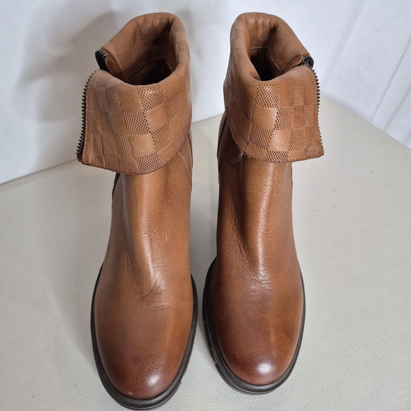 Carmela Collection by Xti Leather Fold-Over Block Heel Boots - Size 9 - Picture 9 of 15